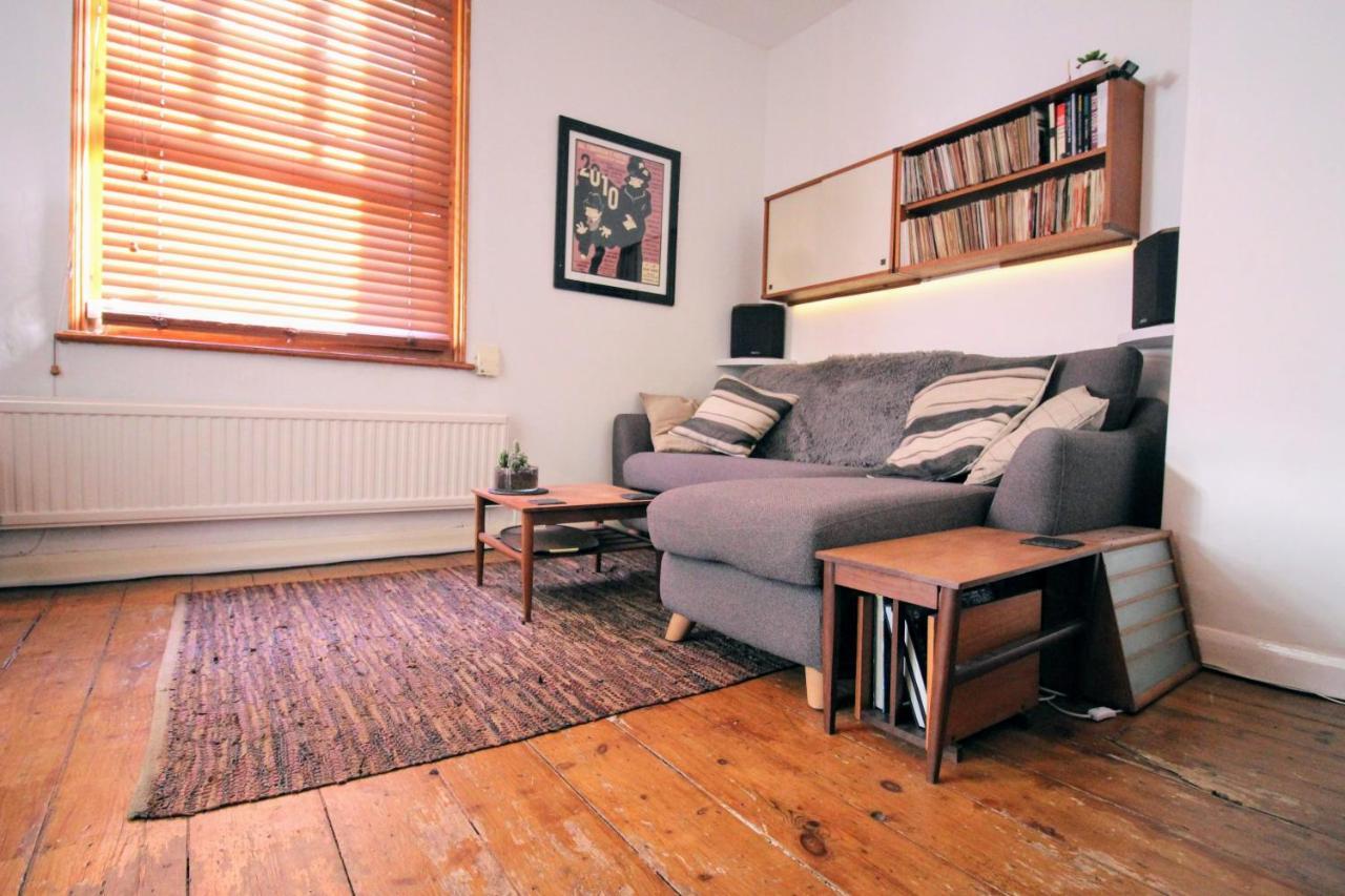 Traditional Victorian 2 Bed In Cobbled Street + Mod Cons - Full Home Londra Esterno foto